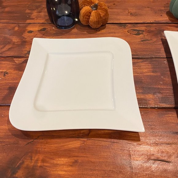 White Plate Set - Picture 4 of 8
